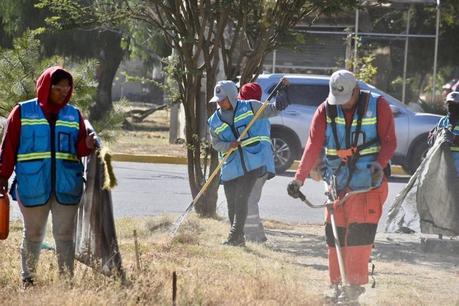 Cuadrillas operativas del Gobierno Municipal intensifican remozamiento en la avenida Goytortúa Cuadrillas operativas del Gobierno Municipal intensifican remozamiento en la avenida Goytortúa