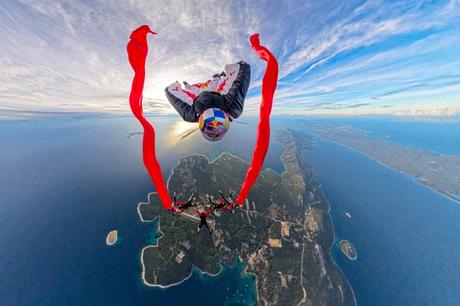 Con dos deportistas nacionales: Pilotos crean y superan la pista de obstáculos aérea más grande del mundo Con dos deportistas nacionales: Pilotos crean y superan la pista de obstáculos aérea más grande del mundo