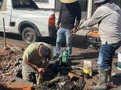 Interapas frena fuga renueva tubería calle Nácar fraccionamiento Industrias