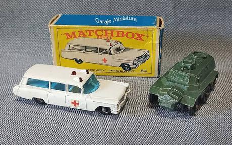 Saracen Carrier y Ambulancia Cadillac piezas #54 de Matchbox Saracen Carrier y Ambulancia Cadillac piezas #54 de Matchbox
