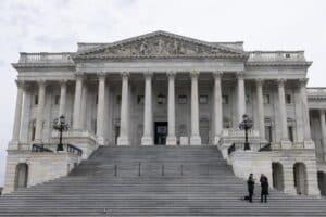 Trump cambia de postura y pide a los republicanos que aprueben la desclasificiación de los archivos de Epstein Trump cambia de postura y pide a los republicanos que aprueben la desclasificiación de los archivos de Epstein