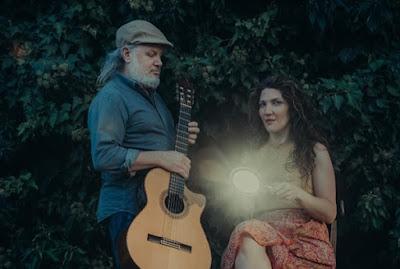 Músicos argentos: Dúo El Balcón: Músicas propias con aire Sudamericano y trayectoria internacional Músicos argentos: Dúo El Balcón: Músicas propias con aire Sudamericano y trayectoria internacional