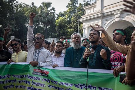 Graves disturbios en Bangladesh tras la condena a muerte de la ex primera ministra Hasina