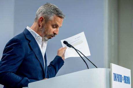 Chueca considera una «obligación» que el nuevo AVE Madrid-Barcelona haga parada en la capital aragonesa Chueca considera una «obligación» que el nuevo AVE Madrid-Barcelona haga parada en la capital aragonesa