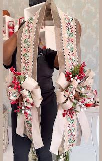 Decora tu puerta con lindos escapularios navideños