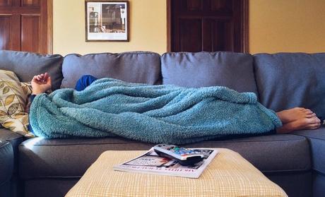 ¿Qué es y cómo funciona el couchsurfing?