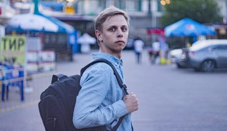 ¿Qué es y cómo funciona el couchsurfing?