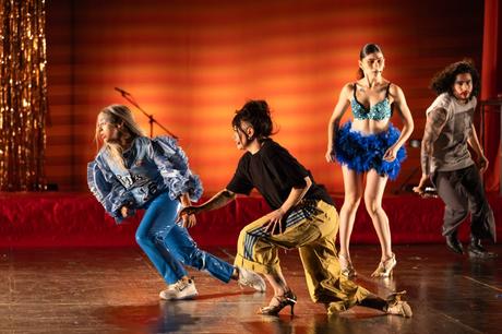 GAM: Una majamama de cuerpos bailan hasta derrumbarse GAM: Una majamama de cuerpos bailan hasta derrumbarse