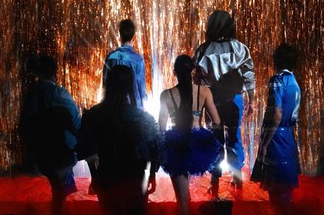 GAM: Una majamama de cuerpos bailan hasta derrumbarse GAM: Una majamama de cuerpos bailan hasta derrumbarse