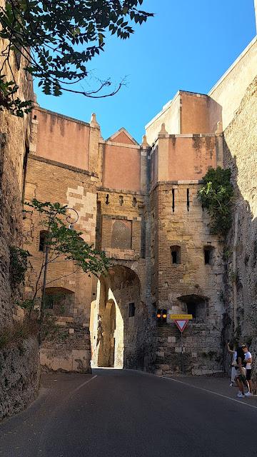 CERDEÑA : CAGLIARI, LA CAPITAL DE LA ISLA CERDEÑA : CAGLIARI, LA CAPITAL DE LA ISLA