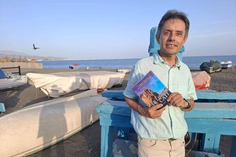 Ángel Miguel Bermúdez Hernández ilumina la oscuridad con El libro de Cati, una novela que mezcla misterio, memoria y espiritualidad Ángel Miguel Bermúdez Hernández ilumina la oscuridad con El libro de Cati, una novela que mezcla misterio, memoria y espiritualidad