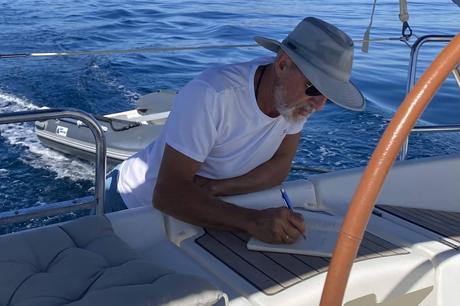 Un catedrático valenciano lleva más de 30 años navegando por el Mediterráneo y ahora convierte sus diarios en narrativa; ´´Viaje a Ítaca´ Un catedrático valenciano lleva más de 30 años navegando por el Mediterráneo y ahora convierte sus diarios en narrativa; ´´Viaje a Ítaca´