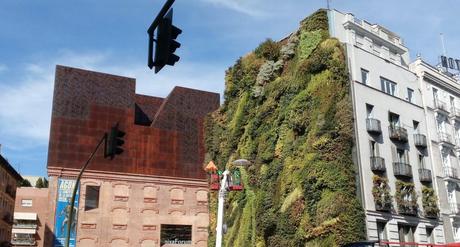 CaixaForum Madrid y su Jardín Vertical en la milla de los museos de Madrid