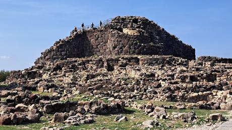 CERDEÑA : NURAXI DI BARUMINI, PATRIMONIO DE LA UNESCO