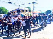 Neiba comunitarios marchan reclamo aulas para escuela