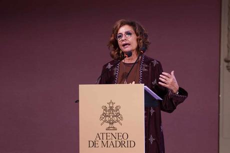 Montero cree que quienes en democracia piensan que se vivía mejor en dictadura «no tienen ni idea»