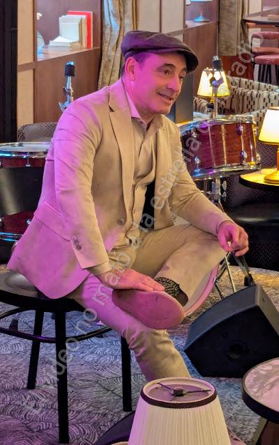 ZENET: 'LAS MANOS Y LA VOZ'