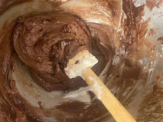 PASTEL DE CHOCOLATE  FÁCIL