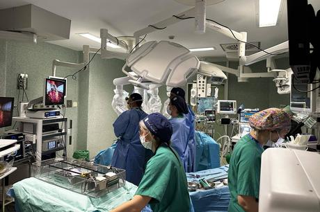 ROC Clinic y HM Hospitales realizan la primera telecirugía renal robótica entre Alemania y España ROC Clinic y HM Hospitales realizan la primera telecirugía renal robótica entre Alemania y España