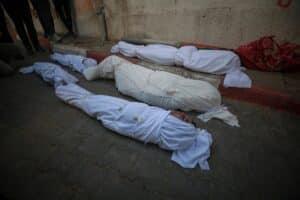 Trasladan a 5 personas al hospital, una de ellas grave, tras la salida de su turismo y vuelco en Villarrobledo Trasladan a 5 personas al hospital, una de ellas grave, tras la salida de su turismo y vuelco en Villarrobledo