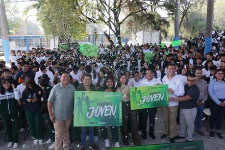 Entrega Gobierno del Estado más de 700 Tarjetas Joven en la Región Media Entrega Gobierno del Estado más de 700 Tarjetas Joven en la Región Media