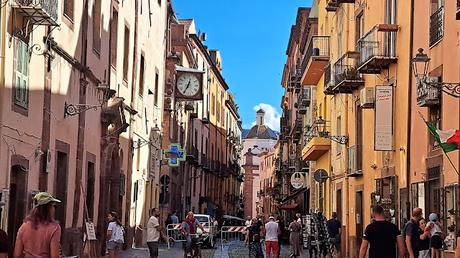 CERDEÑA :  LAS CASAS DE COLORES DE LA BELLA BOSA