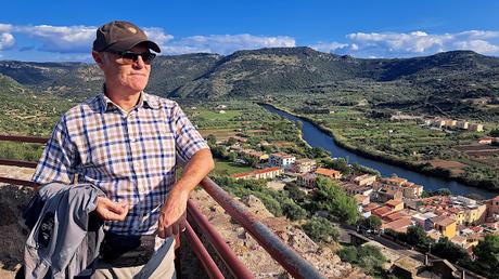 CERDEÑA :  LAS CASAS DE COLORES DE LA BELLA BOSA