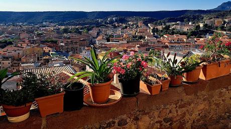 CERDEÑA :  LAS CASAS DE COLORES DE LA BELLA BOSA