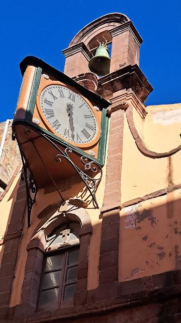 CERDEÑA :  LAS CASAS DE COLORES DE LA BELLA BOSA