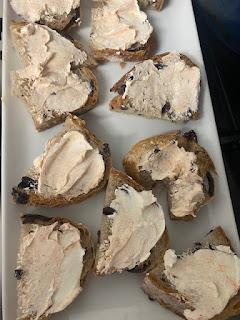 MONTADITO DE MANGO Y JAMON MONTADITO DE MANGO Y JAMON