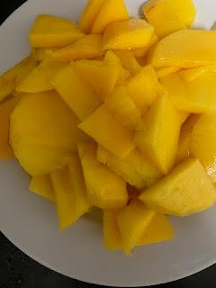 MONTADITO DE MANGO Y JAMON MONTADITO DE MANGO Y JAMON