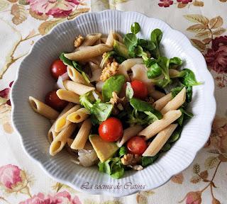 Ensalada de macarrones integrales, con bacalao, aguacate y tomates cherry con vinagre de Módena Pedro Ximenez