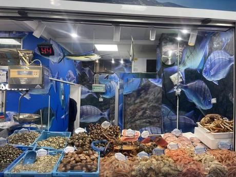 Pescadería Younes refuerza su liderazgo en marisco vivo en Ceuta con vivero propio y género de lonjas seleccionadas Pescadería Younes refuerza su liderazgo en marisco vivo en Ceuta con vivero propio y género de lonjas seleccionadas