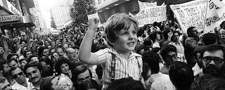 DE LOS CIMIENTOS DE LA TRANSICIÓN ESPAÑOLA A LA DEMOCRACIA DE LOS CIMIENTOS DE LA TRANSICIÓN ESPAÑOLA A LA DEMOCRACIA