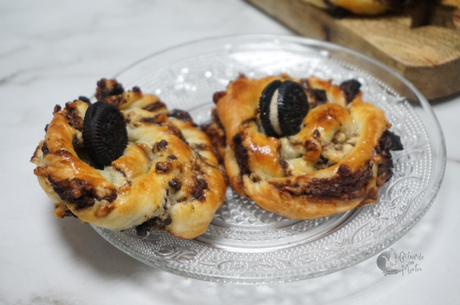 Rollitos de hojaldre con galletas oreo Rollitos de hojaldre con galletas oreo