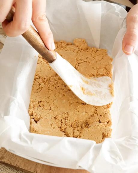 colocar la mezcla en el molde