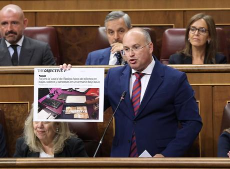 Yolanda Díaz desmiente las acusaciones de Ábalos sobre su vivienda oficial y le exige dar explicaciones ante la justicia Yolanda Díaz desmiente las acusaciones de Ábalos sobre su vivienda oficial y le exige dar explicaciones ante la justicia