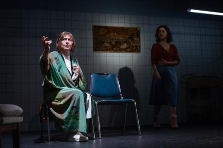 GAM: Una danza teatral transforma el dolor en belleza GAM: Una danza teatral transforma el dolor en belleza