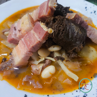 Guiso de Berza con Carrillada de Cerdo y Morcilla