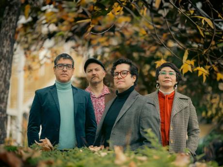 La Vuelta al Mundo lanza «Memorias», un álbum que rescata y musicaliza la memoria histórica y las cicatrices de Chile La Vuelta al Mundo lanza «Memorias», un álbum que rescata y musicaliza la memoria histórica y las cicatrices de Chile