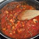 MERLUZA CON SALSA DE TOMATE Y CHAMPIÑONES: SABOR MEDITERRÁNEO EN 20 MINUTOS