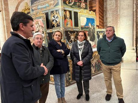 La Torre de Esteban Hambrán celebra la exposición anual del catafalco de la localidad