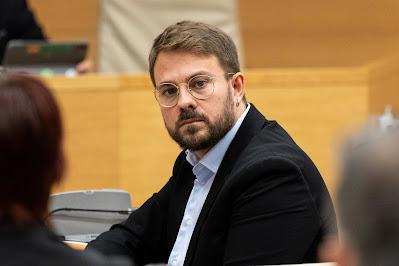 República y monarquía en las Cortes, un extraño híbrido que amenaza con continuar.