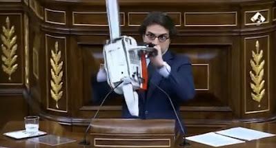 República y monarquía en las Cortes, un extraño híbrido que amenaza con continuar.