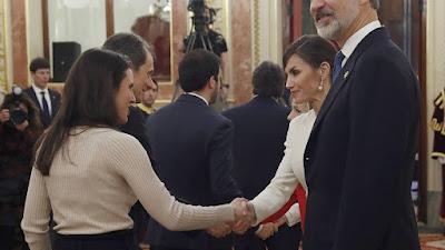 República y monarquía en las Cortes, un extraño híbrido que amenaza con continuar.