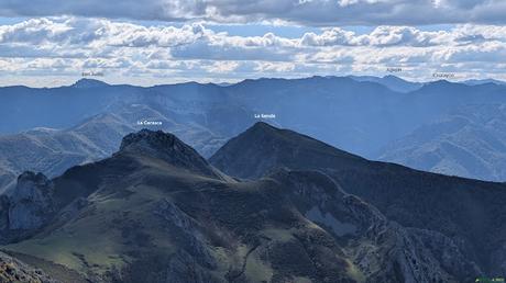 Vista de la Senda y la Carasca desde el Campigüeñosvv
