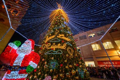 San Luis Capital enciende el espíritu navideño con un centro histórico lleno de luz