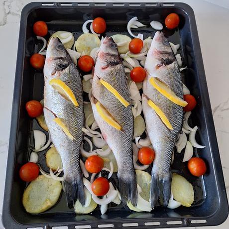 Lubina con patatas al horno