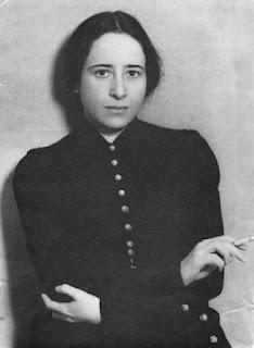 DEL ARCHIVO DEL BLOG. HANNAH ARENDT EN EL RECUERDO (1906-1975). PUBLICADO EL 4/12/2016 DEL ARCHIVO DEL BLOG. HANNAH ARENDT EN EL RECUERDO (1906-1975). PUBLICADO EL 4/12/2016