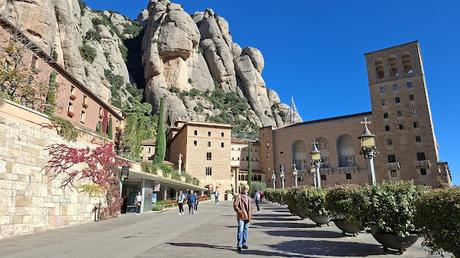 ESPAÑA : LA ABADÍA MILENARIA DE MONTSERRAT